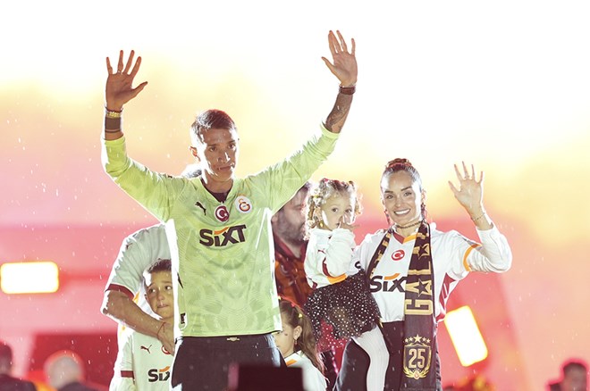 Muslera için resmi açıklama geldi: Yeni takımı  - 5. Foto