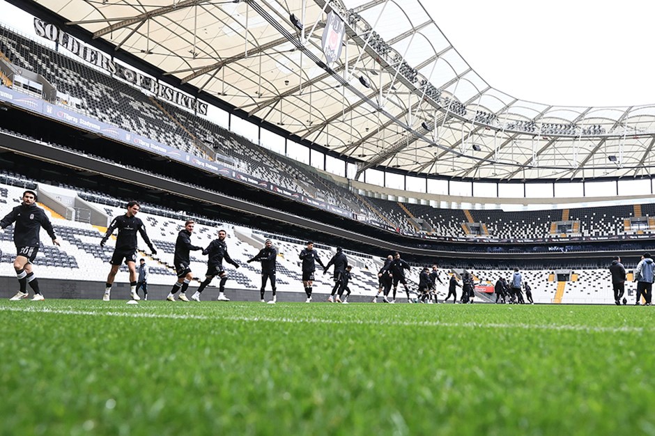 Beşiktaş, Konyaspor hazırlıklarına Tüpraş Stadyumu'nda devam etti