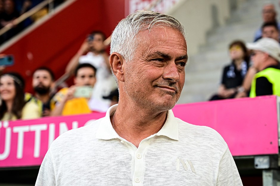 Jose Mourinho: "Şampiyonlar Ligi düzeyinde bu sahada oynamak kabul edilemez"