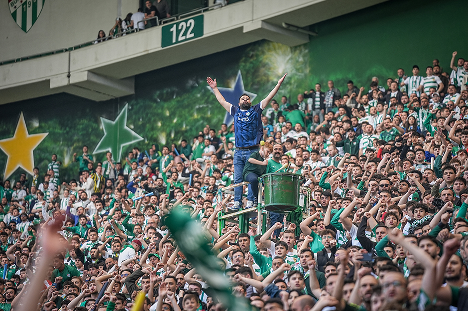 Bursaspor'da şampiyonluk coşkusu: 45 binden fazla taraftar maçtaydı!