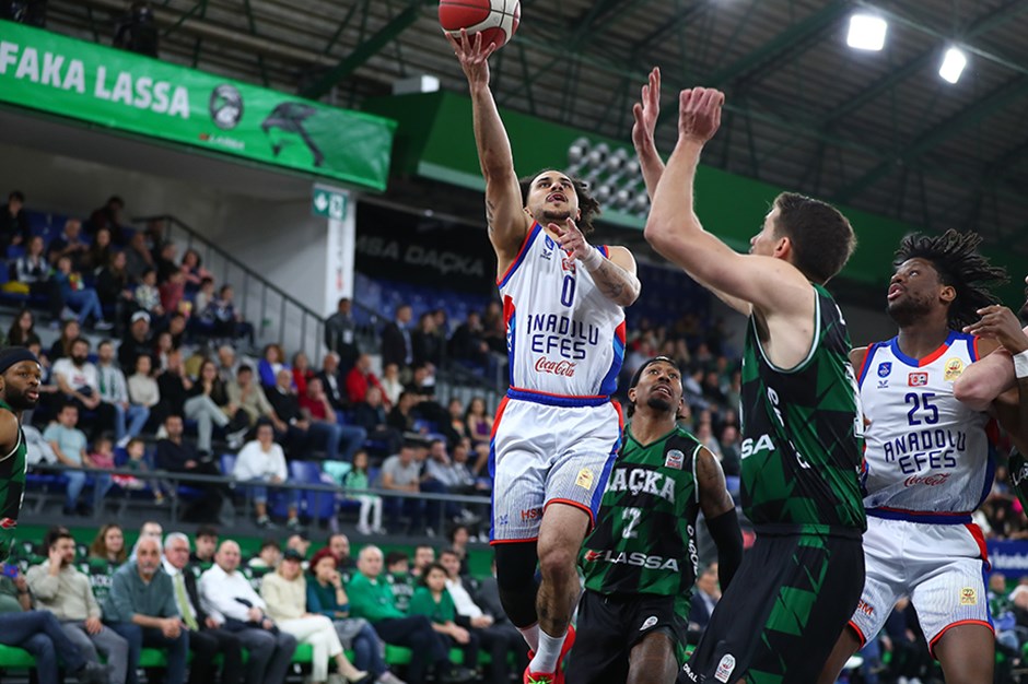 Anadolu Efes ligde normal sezonu lider tamamladı