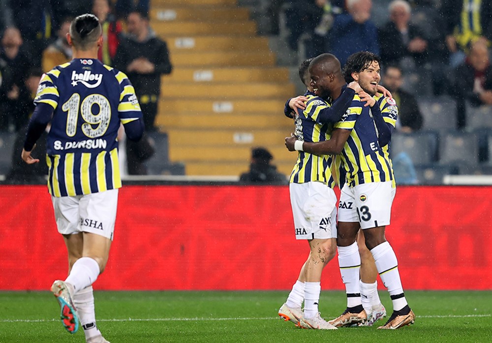Fenerbahçe'nin zafer gecesi: 3'te 3  - 1. Foto