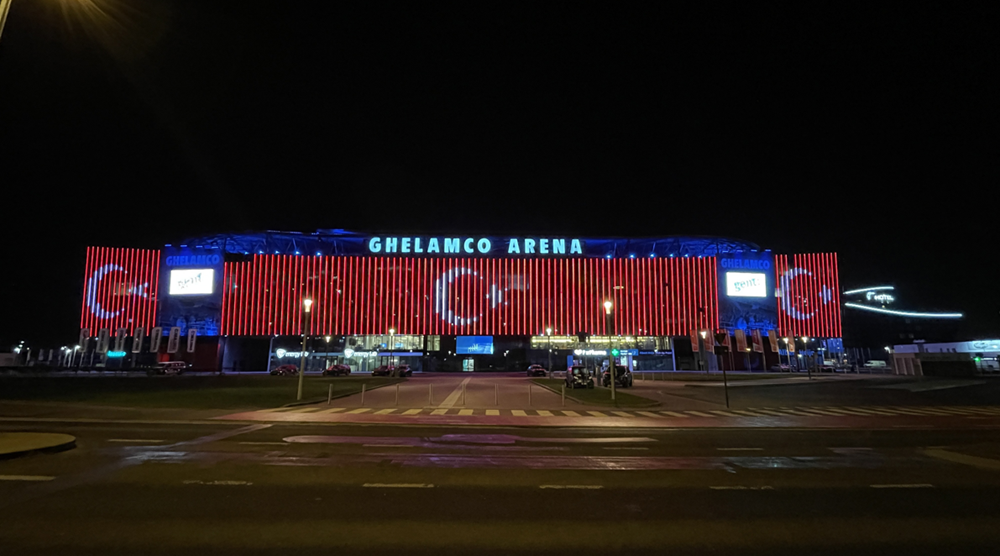 Gent`in stadı Ghelamco Arena Türk bayrağıyla aydınlatıldı  - 1. Foto