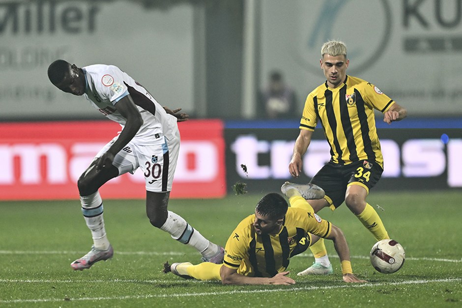 İstanbulspor Başkanı, oyuncuları sahadan çekti