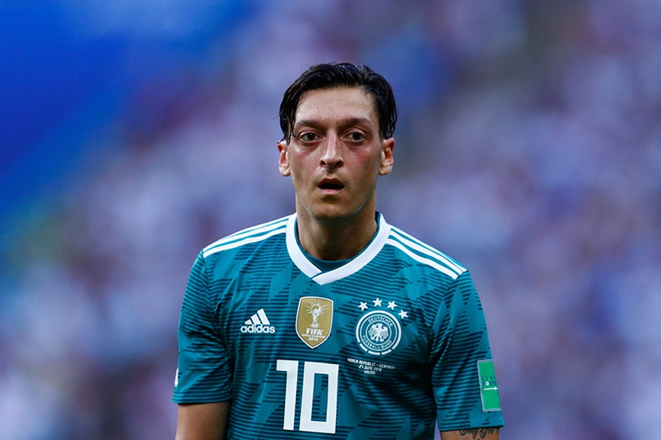 Mesut Özil milli formaya dönüyor