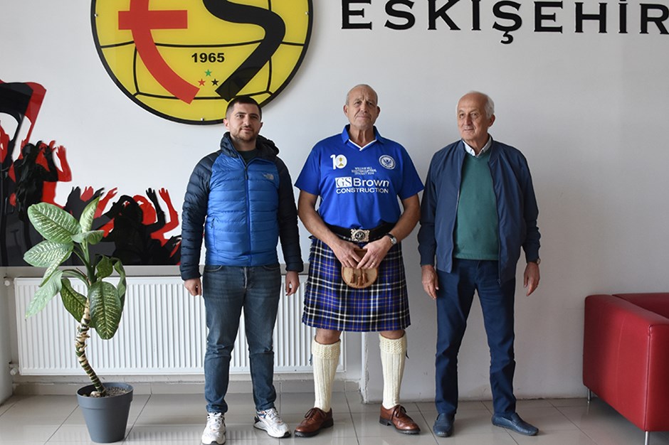 İskoç taraftar, Eskişehirspor maçını tribünden izlemek için 4 bin kilometre katetti