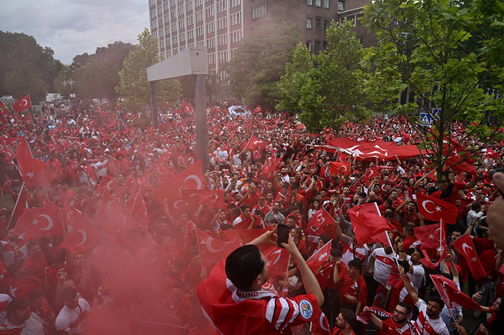 Milli Komandaya böyük dəstək: Dortmund küçələri qırmızı və ağ rəngdədir - Foto 19