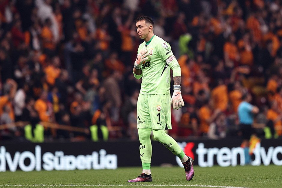 Muslera derbileri bekliyor: "Kazanılacak kupa varsa..."