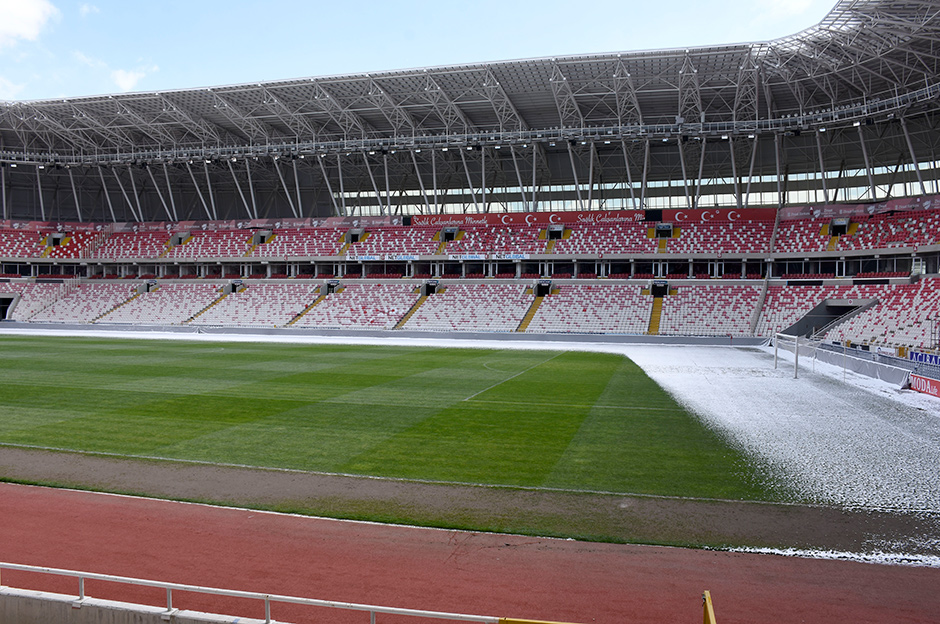 Sivasspor - Fenerbahçe maçı öncesi zeminin son durumu: Hava eksi 14 derece  - 3. Foto