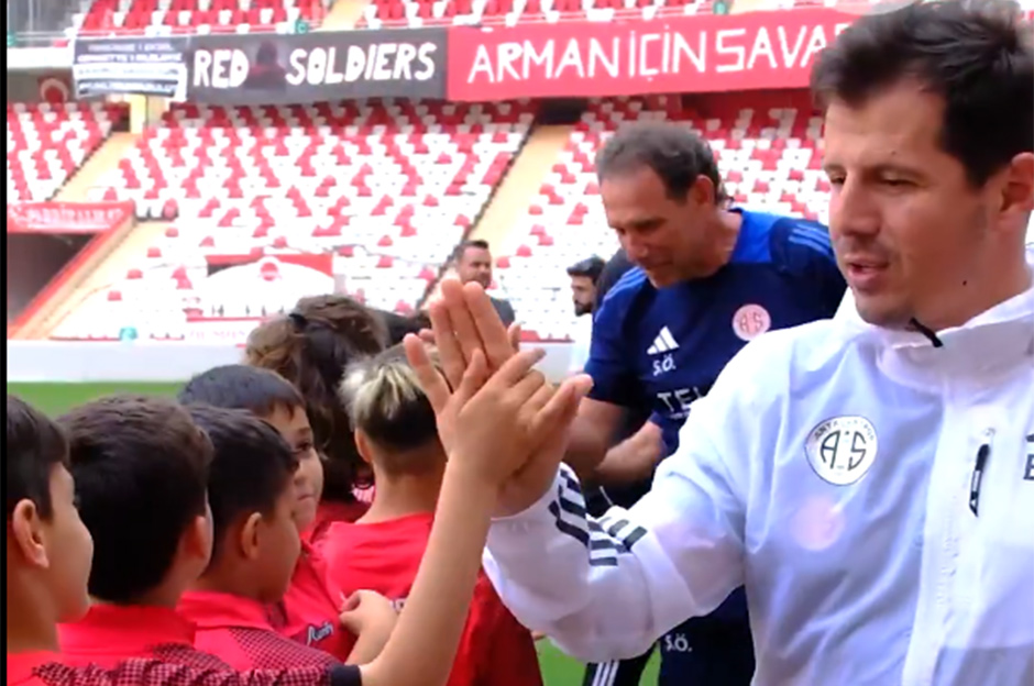 Emre Belözoğlu'ndan 23 Nisan paylaşımı