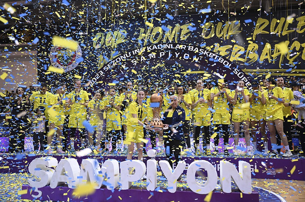 Fenerbahçe şampiyonluk kupasını kaldırdı   - 9. Foto