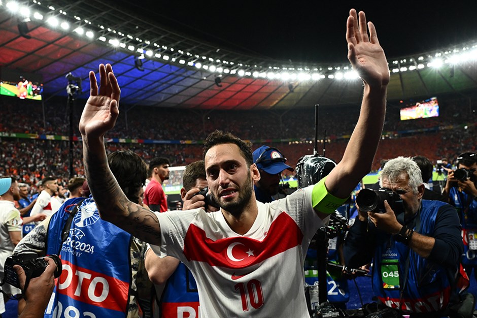 Hakan Çalhanoğlu: "Biz birlikte çok güzeliz. Ne mutlu Türküm diyene"