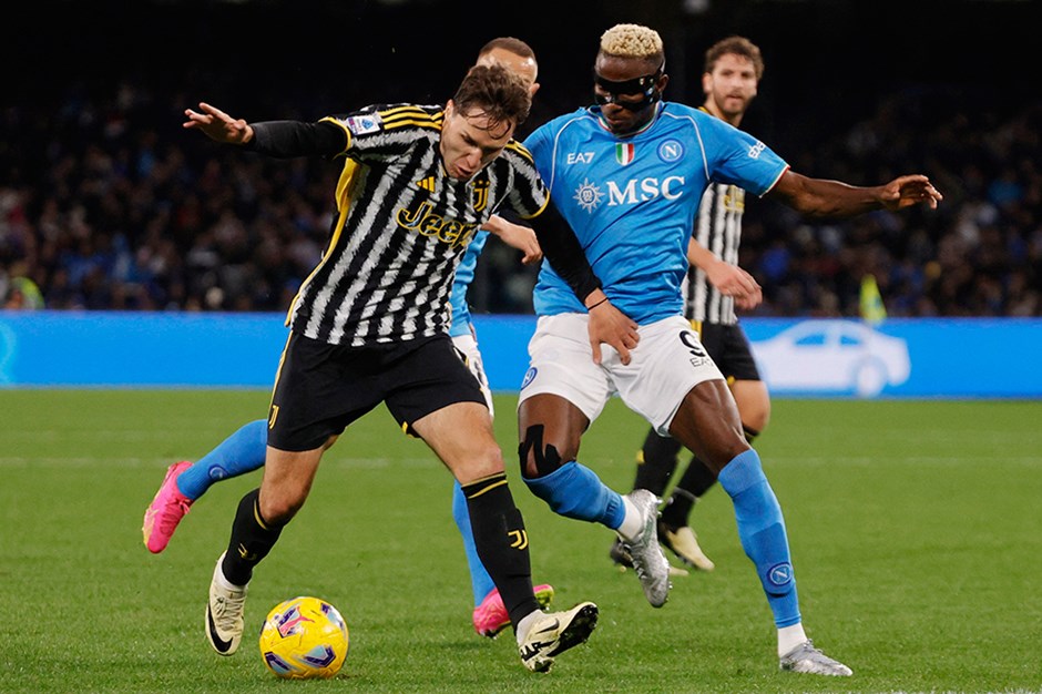 Napoli'den Juventus'a darbe: Inter ile olan puan farkı 12'ye çıktı
