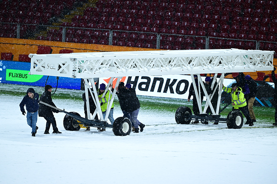 Galatasaray-Fenerbahçe derbisi ertelenecek mi? Tüm gözler Alkmaar maçında  - 8. Foto