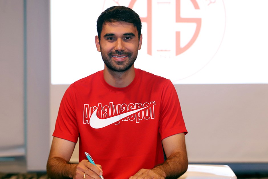 Antalyaspor yeni transferini ve ayrılığı duyurdu