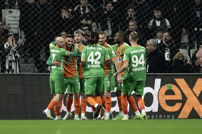 Süper Lig'in en değerli takımları belli oldu: Sadece ikisi değerini yükseltti  - 8. Foto