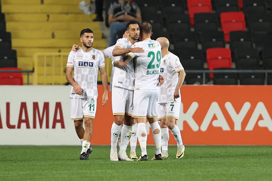282- Alanyaspor (Türkiye): 75.5 Puan