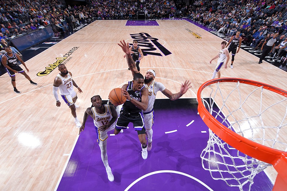 Sacramento Kings, Los Angeles Lakers'ı uzatmada devirdi