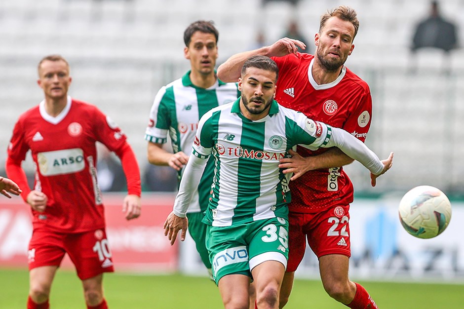 Konyaspor, Antalyaspor karşısında galibiyeti 90+1'de kaçırdı