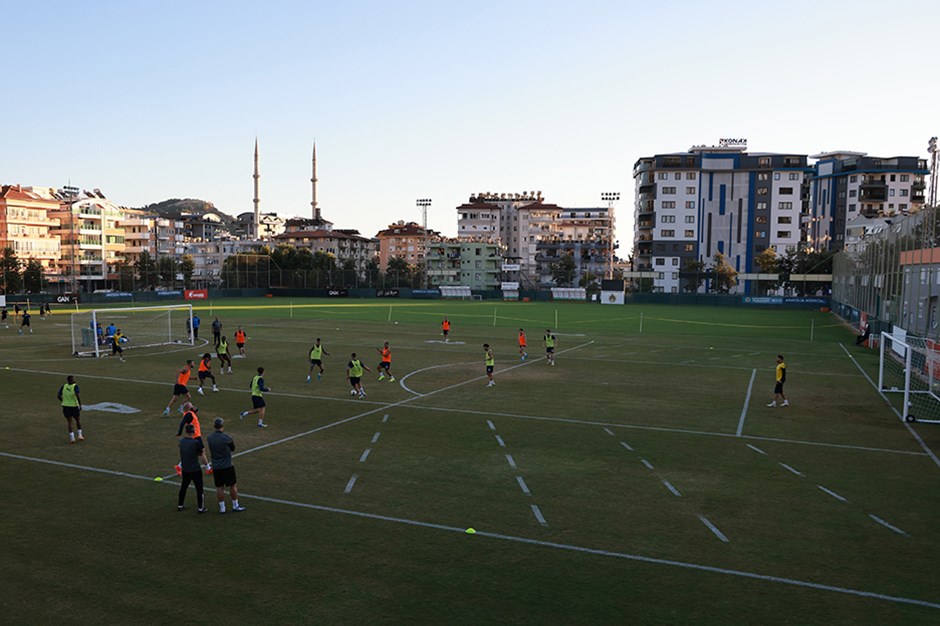 Alanyaspor derbinin taktiğini çalıştı