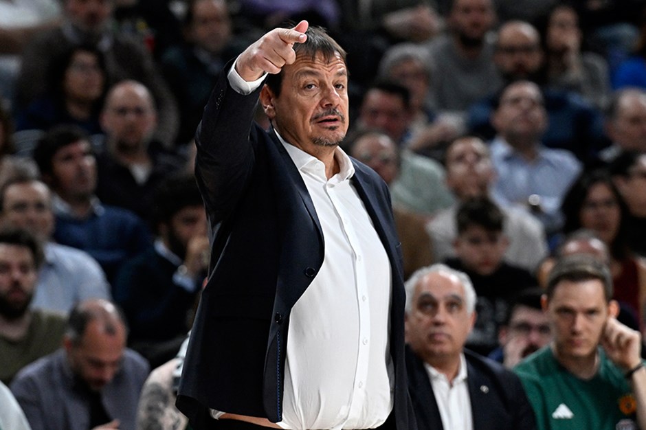 Ergin Ataman'dan maç sonu "Siyonistlerin sana ne yapacağını göreceksin" diyen antrenöre sert cevap