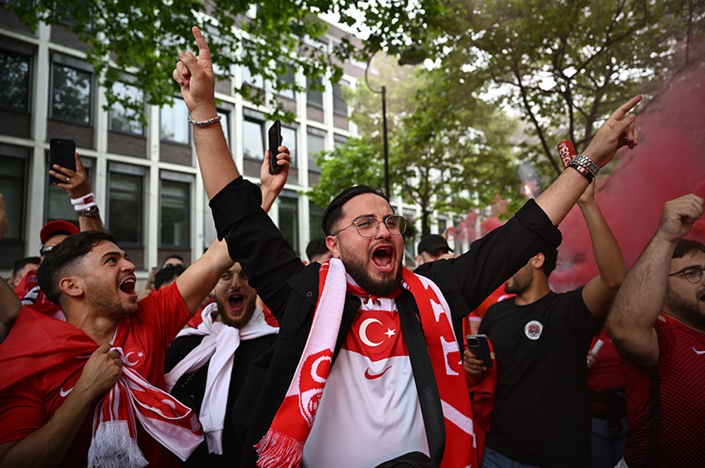 Milli Komandaya böyük dəstək: Dortmund küçələri qırmızı və ağ rəngdədir - Foto 6