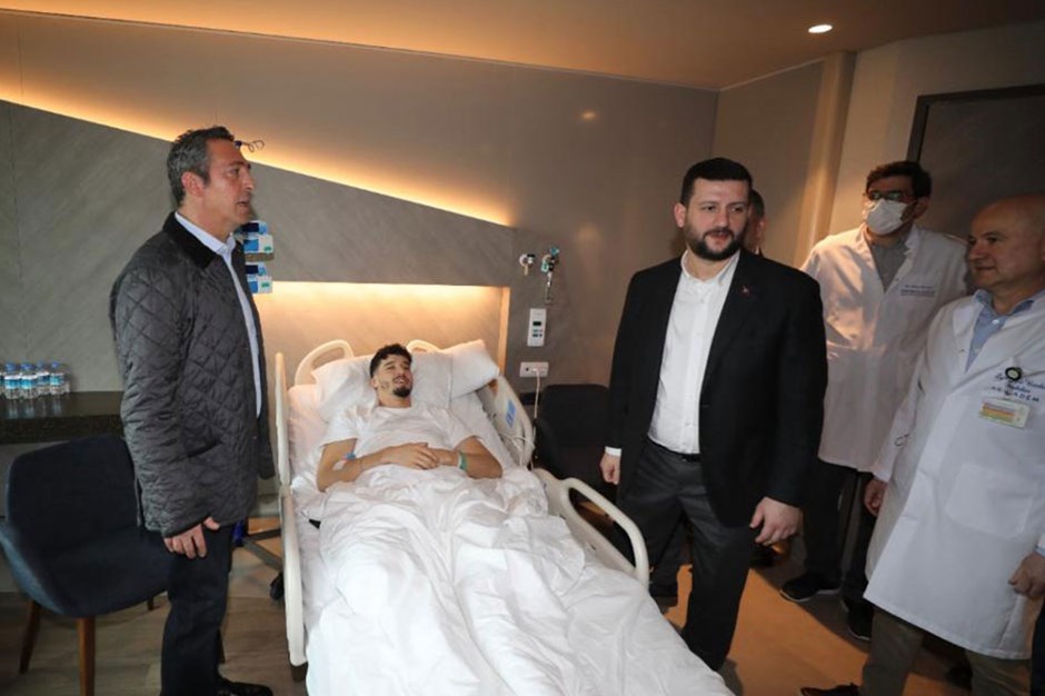 Fenerbahçe Başkanı Ali Koç'tan Altay Bayındır'a ziyaret