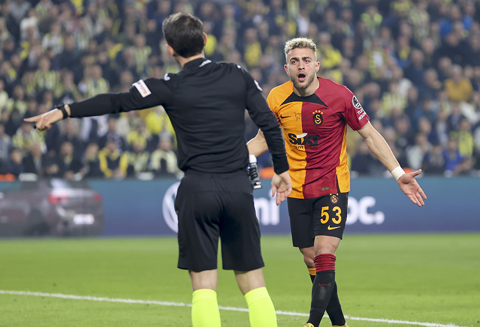 Hakemler yorumladı: Kerem Aktürkoğlu topa dokundu mu, pozisyon ofsayt mı?  - 7. Foto