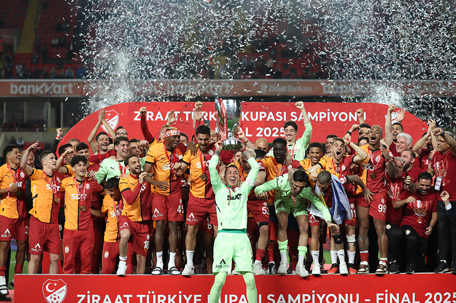 Victor Osimhen'den kupa finalindeki rekor sonrası flaş paylaşım  - 1. Foto
