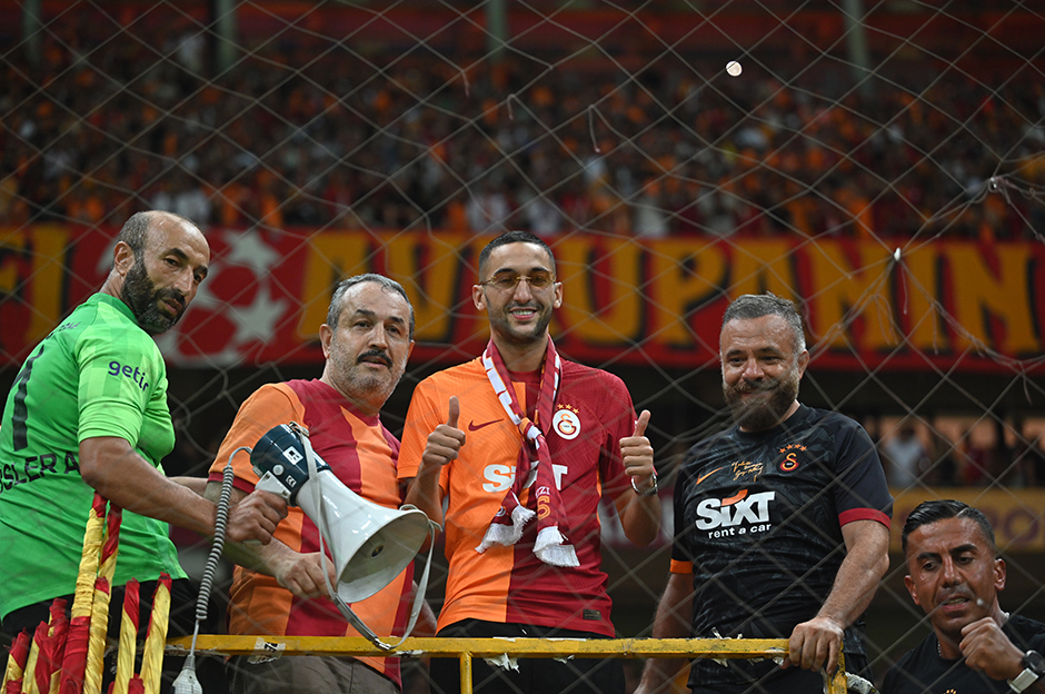 Ziyech'in tribün şovu Avrupa'da ses getirdi; "Orkestra şefi"  - 12. Foto