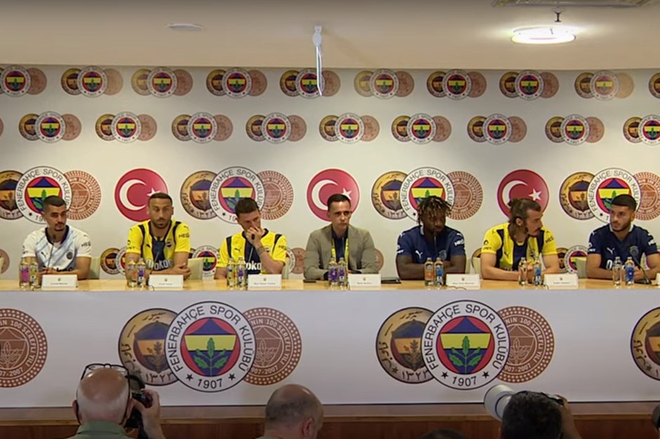 Fenerbahçe'nin yeni transferlerine imza töreninde Oğuz Aydın'a Galatasaray sorusu