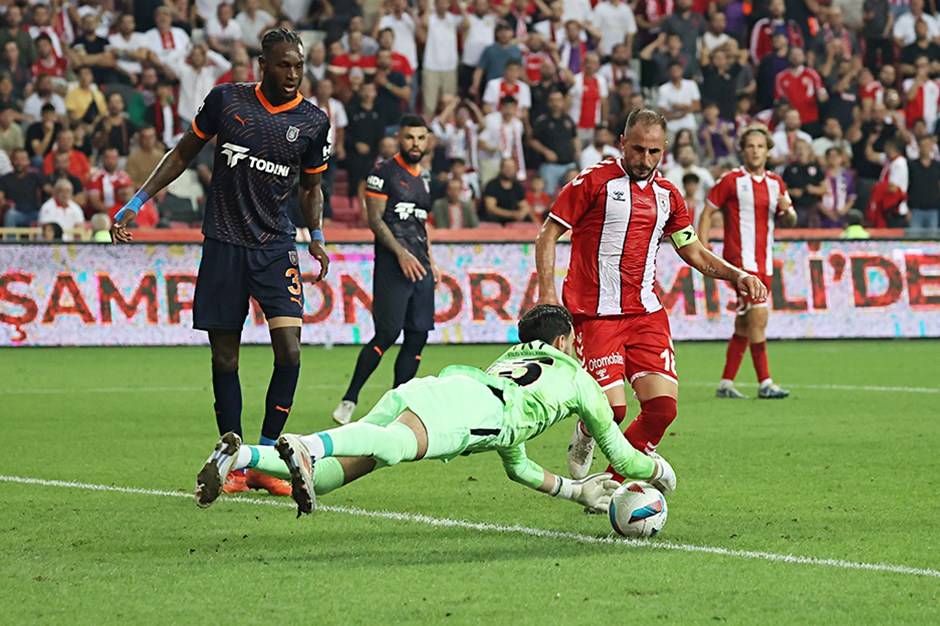 Başakşehir'in ilk yenilgisi Samsunspor'dan