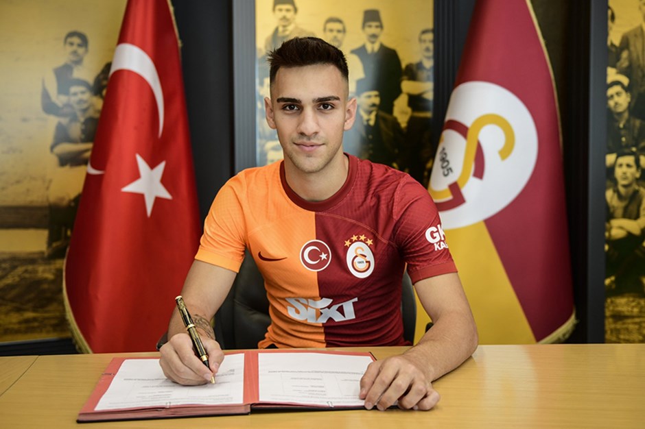 Galatasaray'da bir golcü imzası daha; 3 senelik kontrat