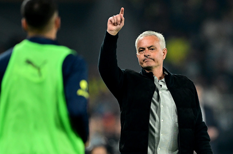 Mourinho'dan "Fenerbahçe'nin şampiyonluk şansı devam ediyor mu?" sorusuna cevap  - 1. Foto