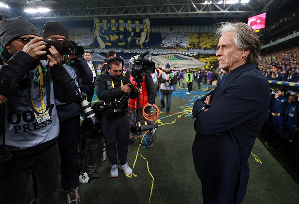 Derbi sonrası olay manşet: Kendi evinde küçük düşürdü  - 11. Foto