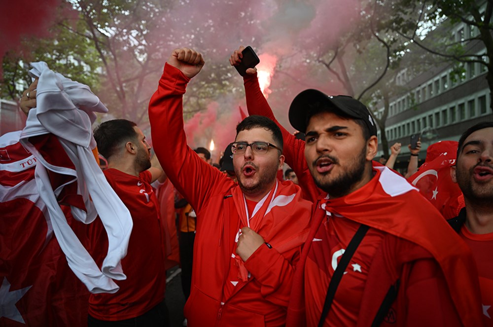 Milli Komandaya böyük dəstək: Dortmund küçələri qırmızı və ağ rəngdədir - Foto 5