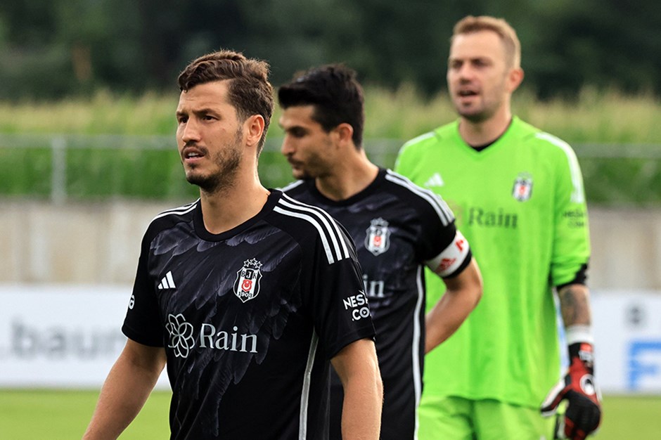 Beşiktaş'tan farklı prova: Golcüler sahne aldı