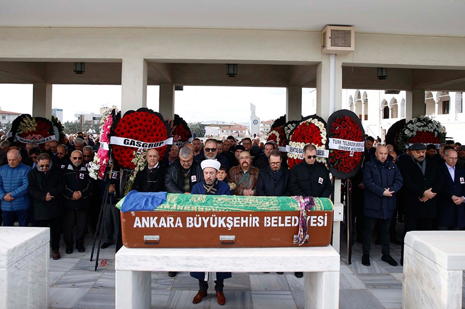 Fenerbahçeli yönetici Sertaç Komsuoğlu'nun annesi son yolculuğuna uğurlandı