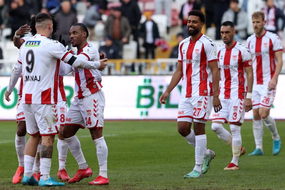 Sivas'ta 7 gol, 2 kırmızı kart: 3 puan hasreti sona erdi