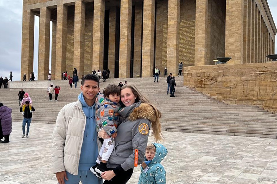 Giresunsporlu Perez ve ailesi Anıtkabir'i ziyaret etti
