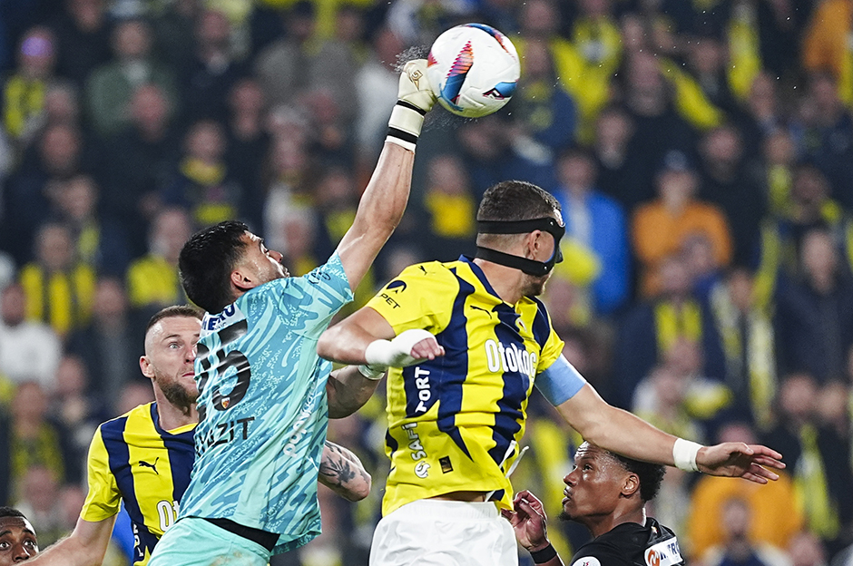 Trio ekibinden Fenerbahçe maçı için olay yorum: "Bu bir VAR skandalıdır"  - 1. Foto