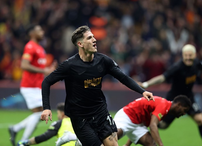 Galatasaray'da teknik direktör Okan Buruk'tan Nicolo Zaniolo kararı  - 11. Foto