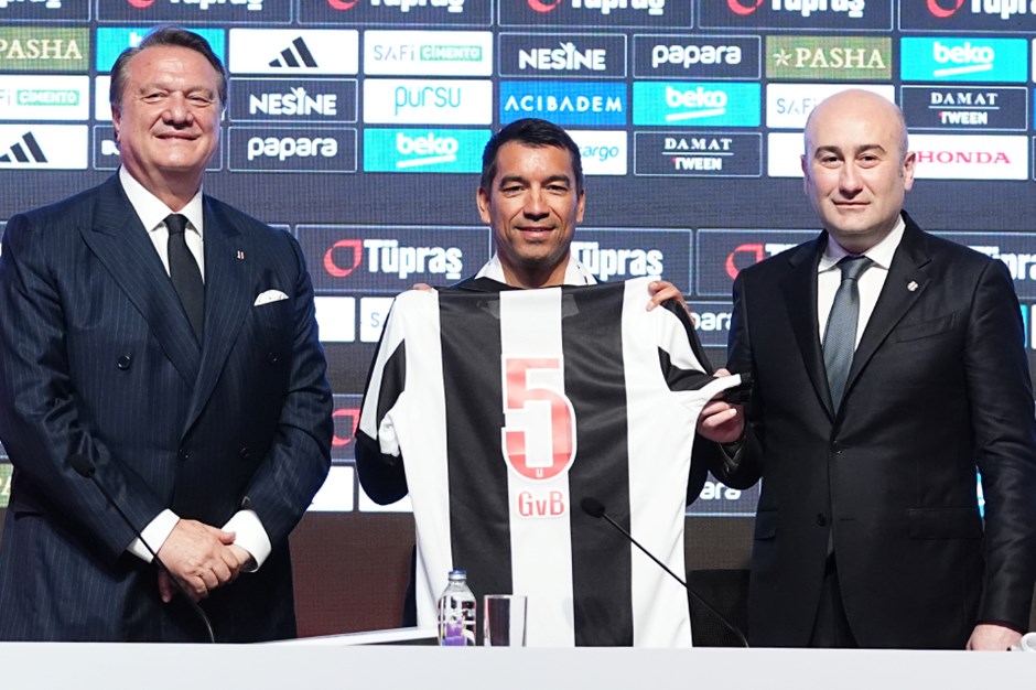 Giovanni van Bronckhorst, Beşiktaş'a imzayı attı: Oyun planını açıkladı