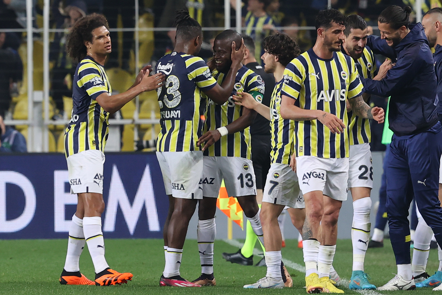 Fenerbahçe'de en az 8 isimle yollar ayrılıyor  - 1. Foto