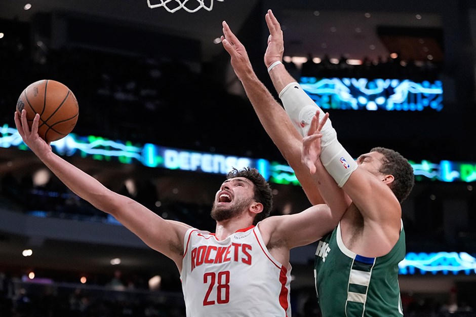 Alperen Şengün'ün şanssız anı: Houston Rockets'ın serisi Milwaukee deplasmanında bitti