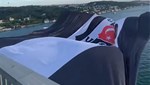 Beşiktaş'ın bayrağı İstanbul Boğazı'ndaki köprülere asıldı