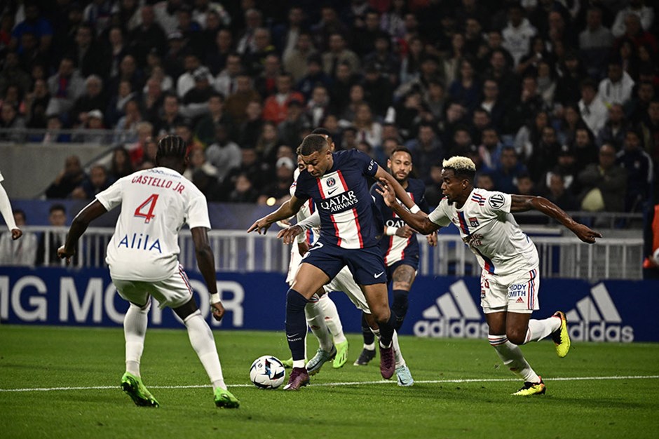 Ligue 1'de perde açılıyor