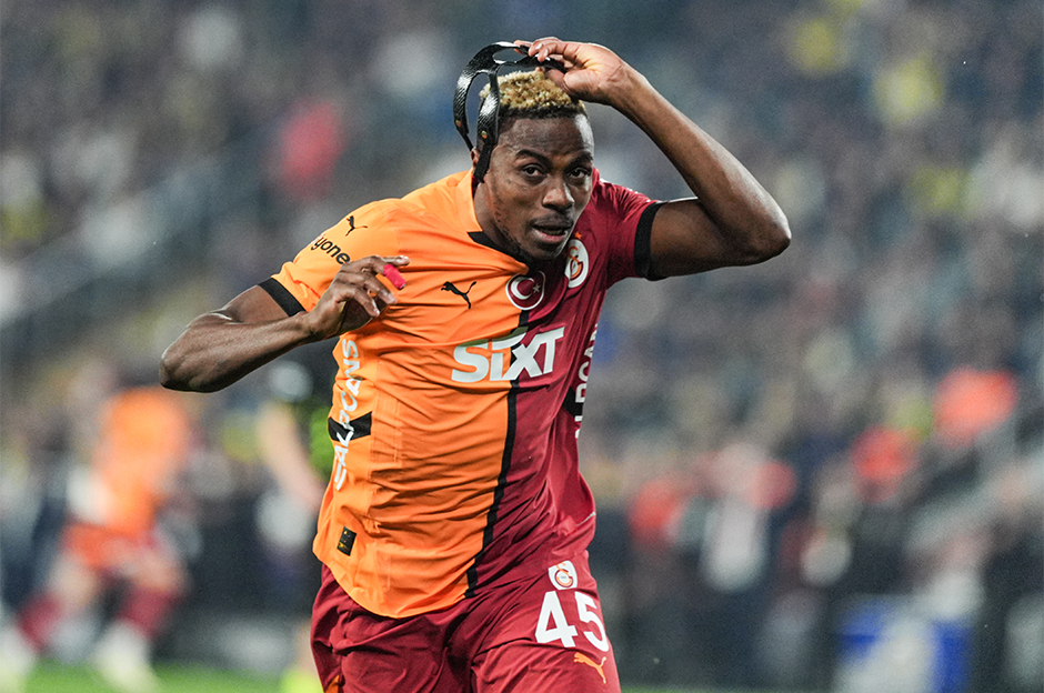 Suudi Arabistan'dan ise Neom ve Al Hilal'in Osimhen'e 45 milyon euro maaş teklif ettiği iddia ediliyor.