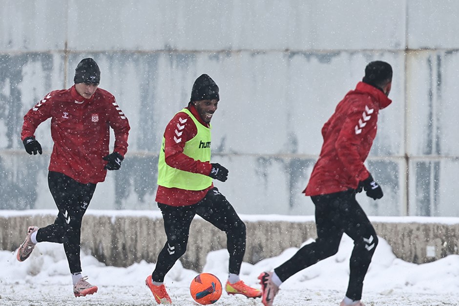 Galatasaray maçına hazırlanan Sivasspor'un idmanı yarıda kaldı