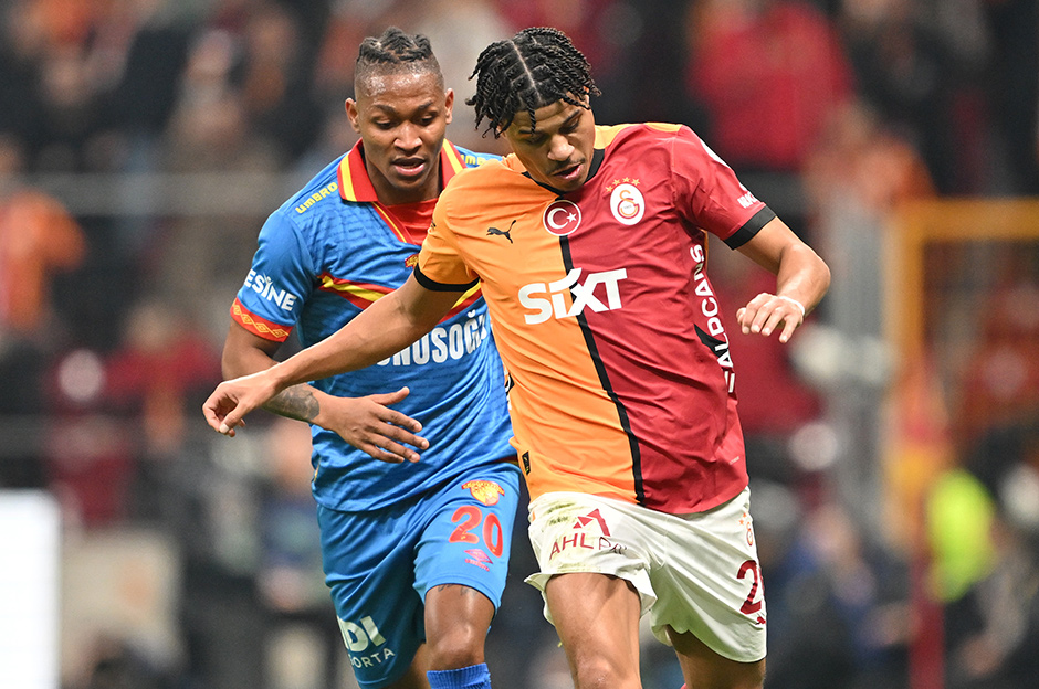 GALATASARAY’DA EKSİKLER BELLİ OLDU | Galatasaray'da Arjantinli santrfor Mauro Icardi ile Brezilyalı orta saha oyuncusu Gabriel Sara sakatlığı sebebiyle Başakşehir karşısında sahada olamayacak. Gabriel Sara’da Ziraat Türkiye Kupası'ndaki RAMS Başakşehir maçından sonra sağ diz iç yan bağlarında orta düzeyde zorlanma ve kanama tespit edildi.